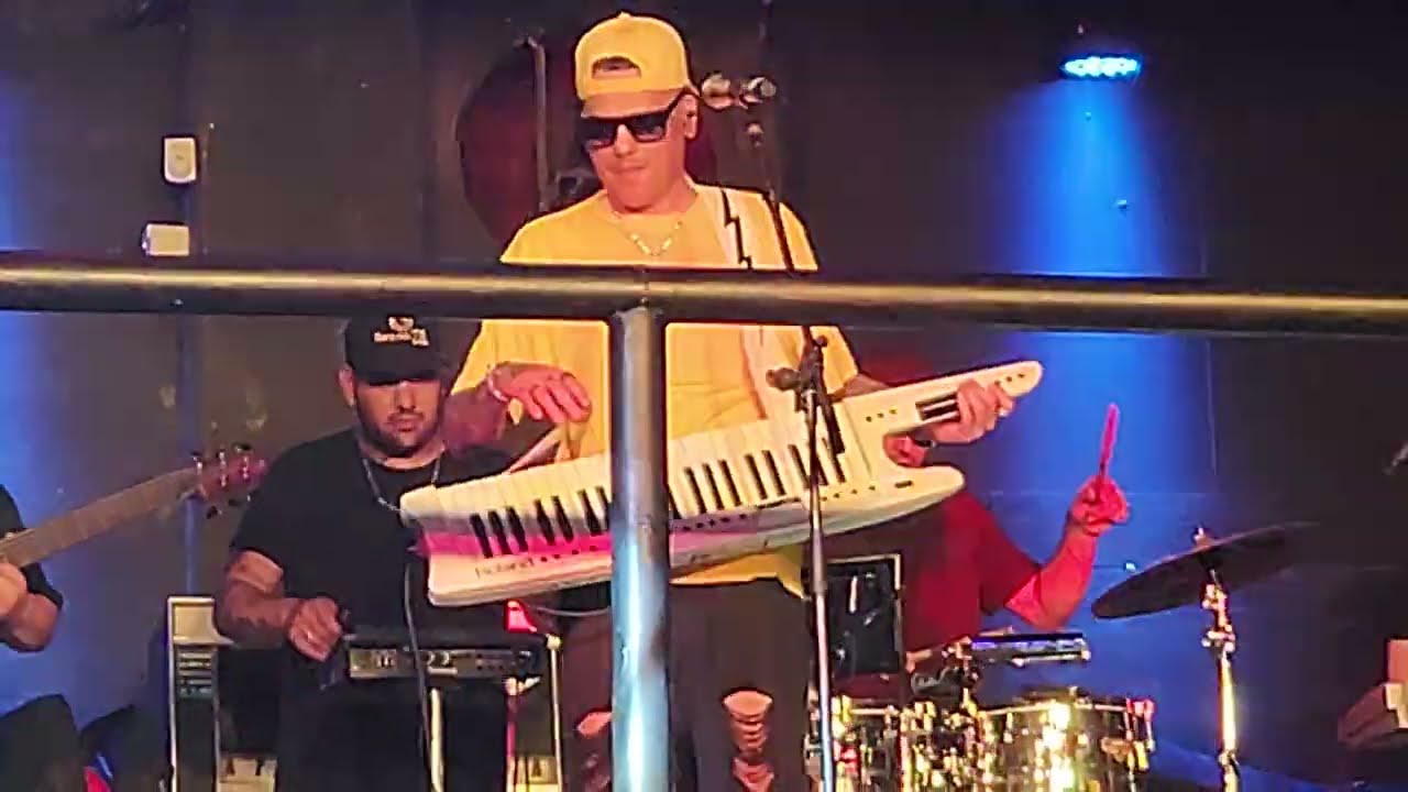 Son Las Diez - Adios, Adios Amor - Explicame Mi Amor - Nestor En Bloque Recital En VIvo
