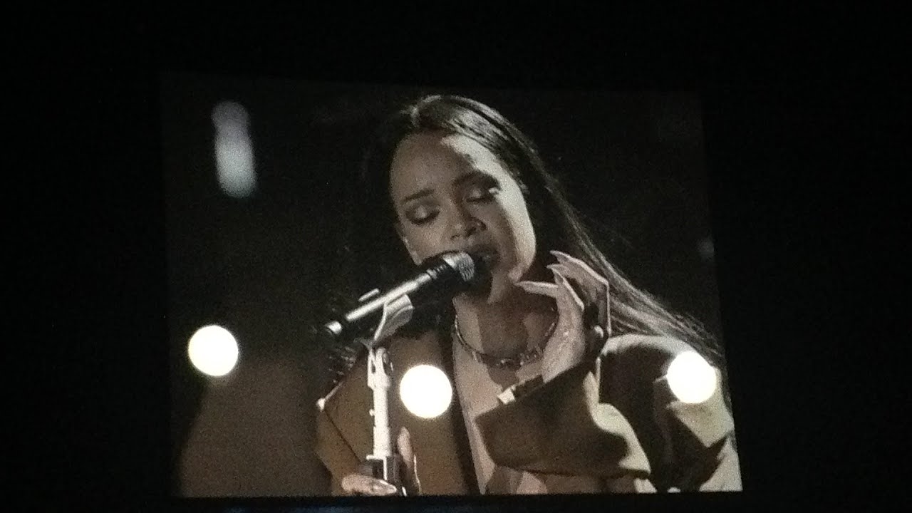 Rihanna - 'Diamonds' (LIVE at The Forum) 5/4/2016 - ANTI World Tour