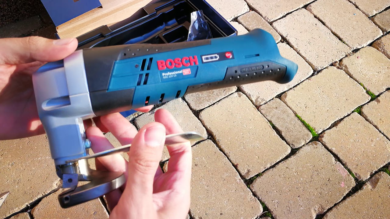 Unpacking / unboxing cordless metal shear  Bosch GSC 12V-13 0601926105