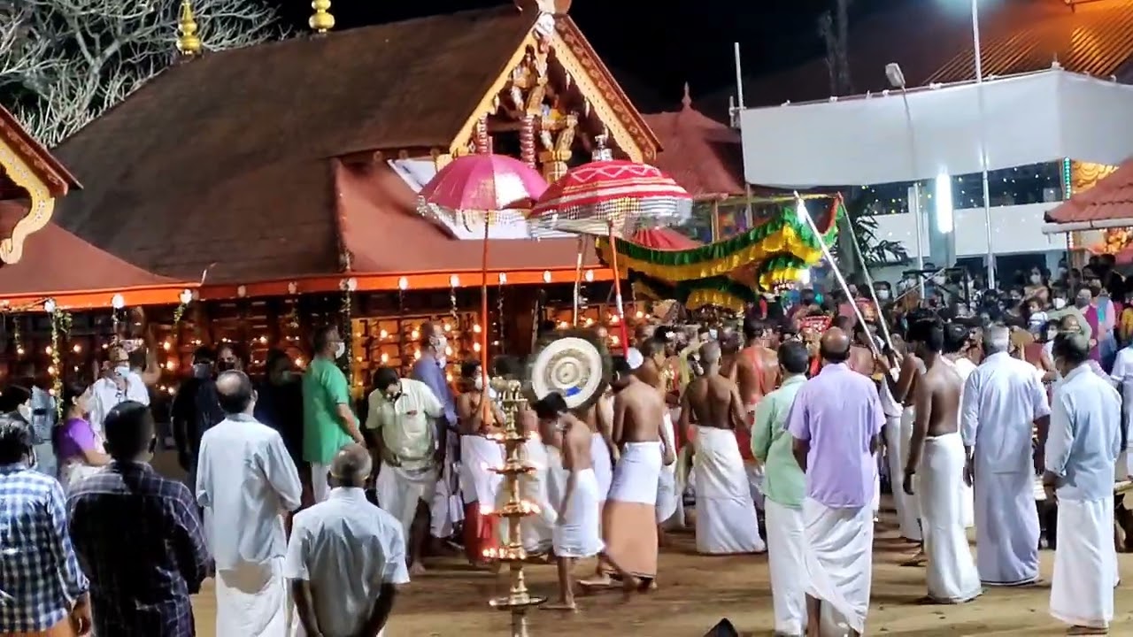 Kaliyattam in kunnavu muchilot kaavu. കളിയാട്ടം കുന്നാവ് മുച്ചിലോട്ട് കാവ്