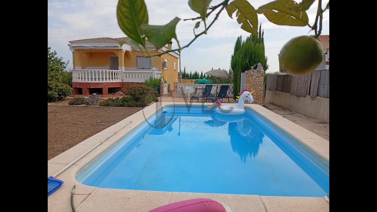 €215,000– 5-bedroom relaxing villa in Montserrat, Valencia.