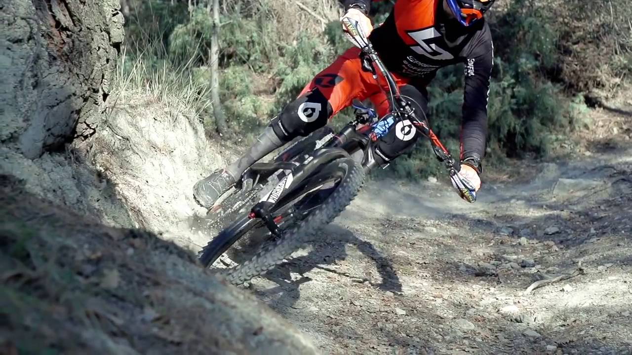 Nico Vouilloz's Lapierre Spicy Team   Pro Bike Check