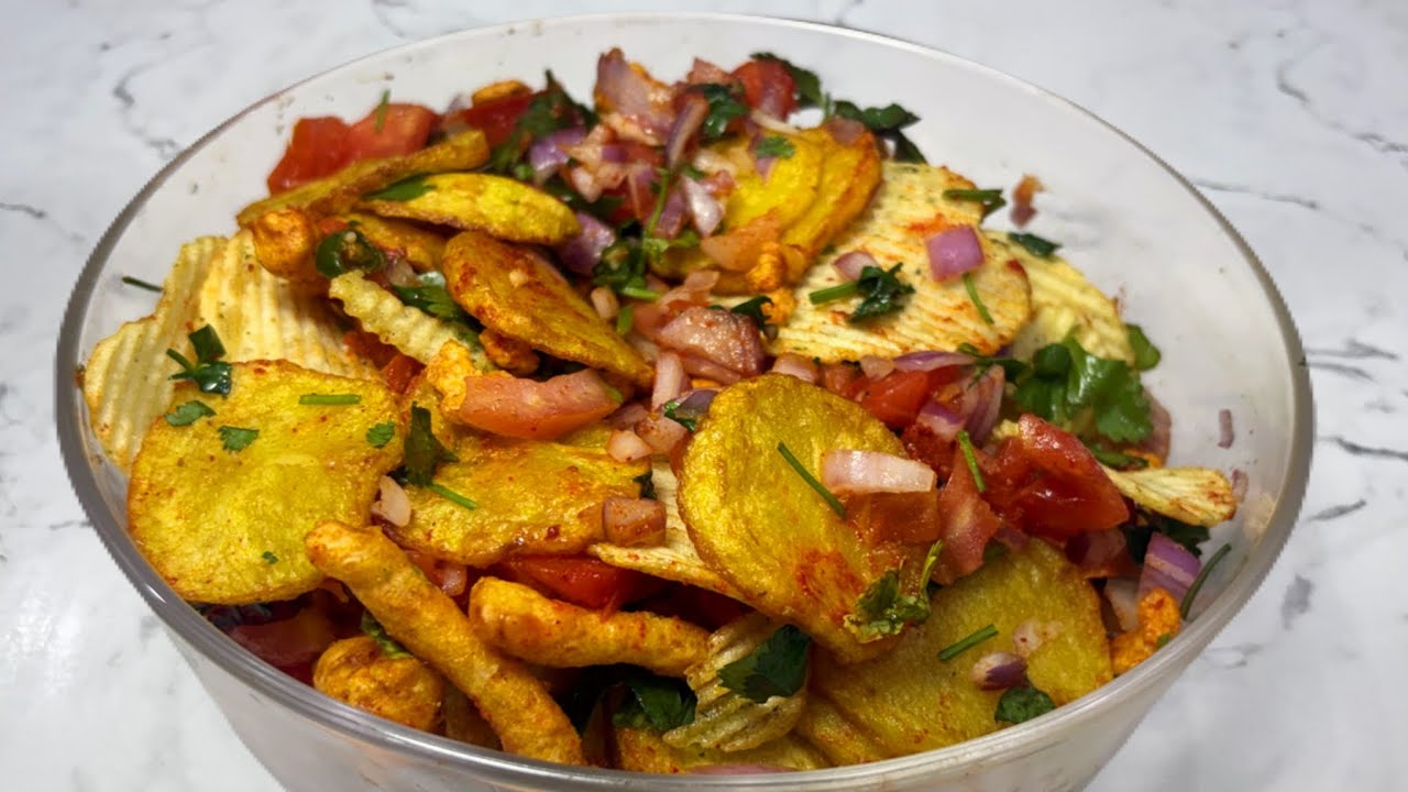 आलू चाट बनाने का नया तरीका बना के देखो। #aaluchaat #aalurecipe #chaatrecipe #chaatlover 