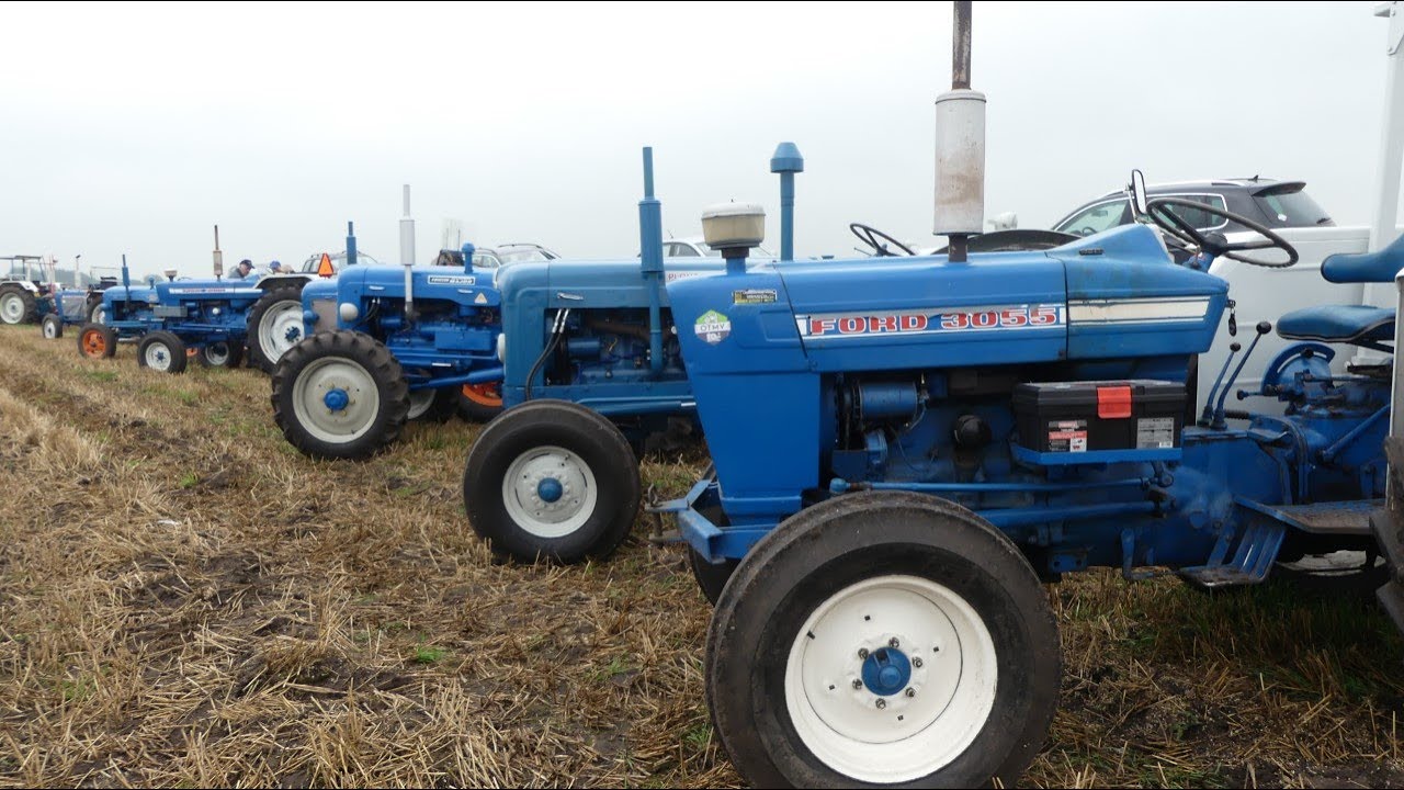 Ford en Fordson Association aan het wedstrijd ploegen
