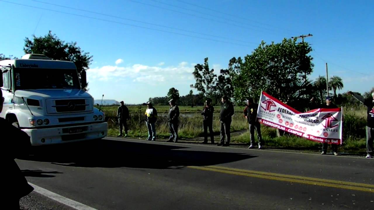 Bloqueio BR 287 - Greve servidores I.F.Farroupilha - Campus SVS
