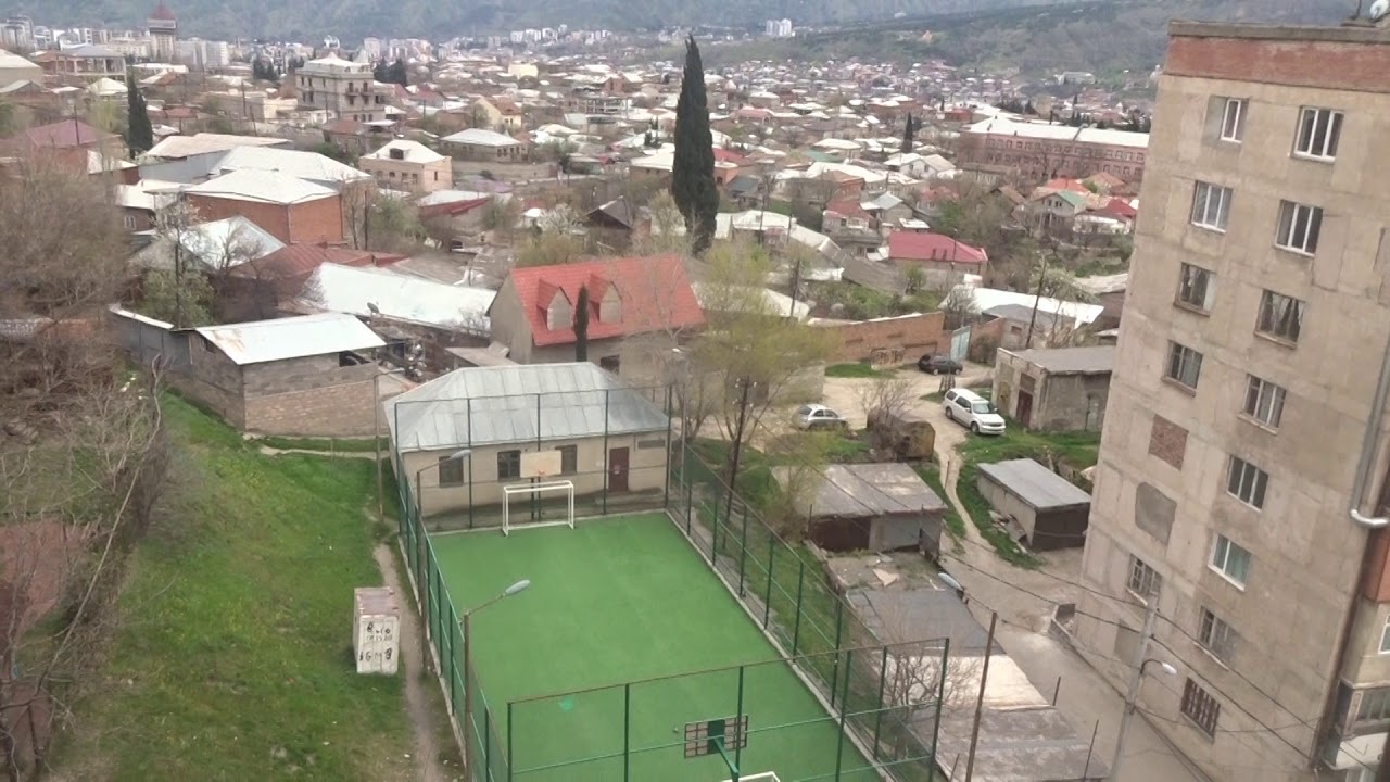 An electric lift (The country of Geogria, Tbilisi) V=0,71 m/s. The capacity: 320 kg.