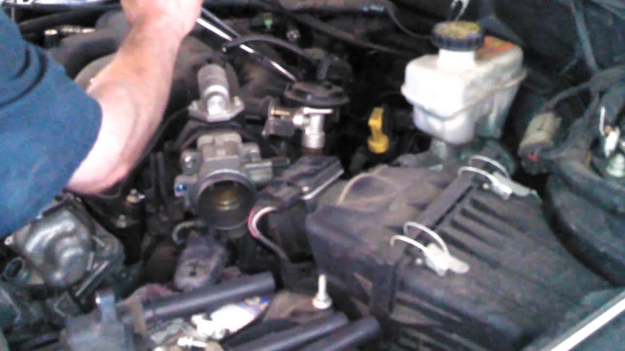 Замена свечей зажигания Ford Escape 3.0L V6 2005 - 2008 гг. Настройка Установка Удаление Замена Как