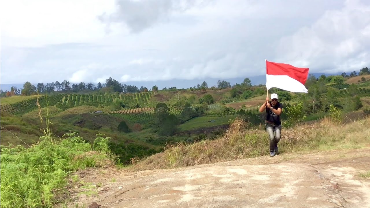 BERKIBARLAH BENDERA NEGRIKU(Ciptaan Gombloh)