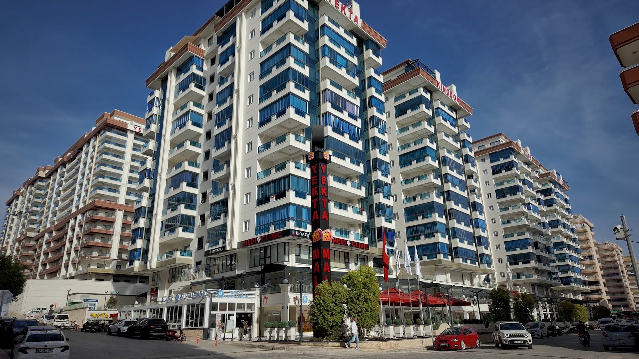 ALANYA / MAHMUTLAR - ATATÜRK AVENUE - QUIET SUNDAY