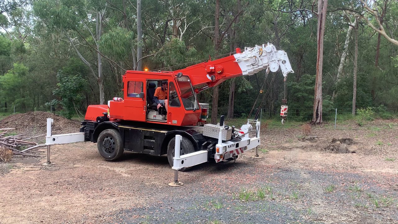 KATO KR-10H Fully Hydraulic Rough Terrain Crane