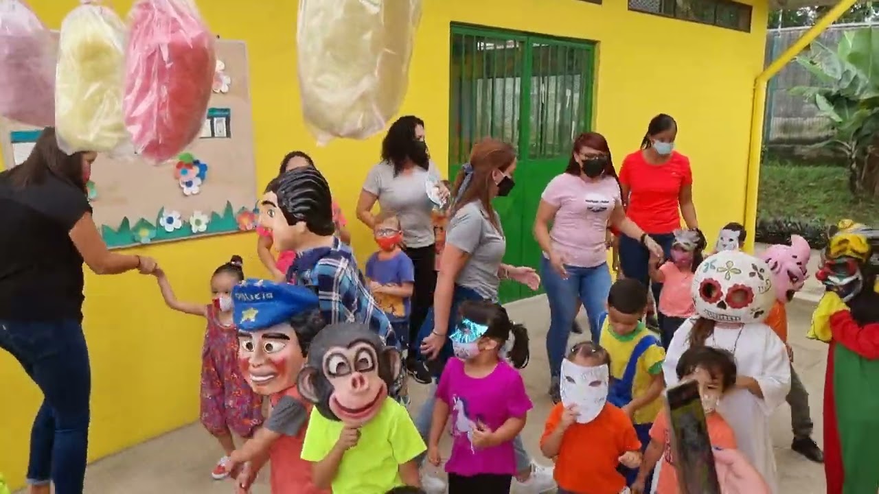 Mascarada Escazuceña y Cimarrona Los Amigos (viernes 29/10/21)