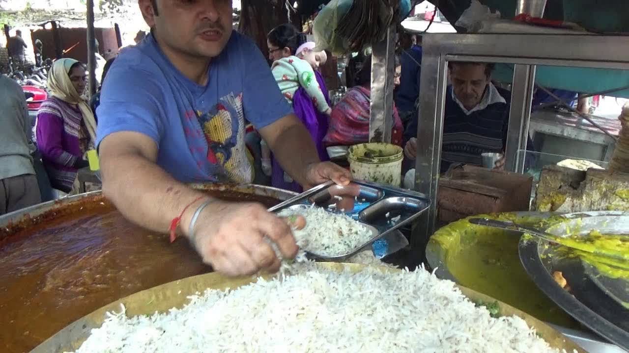 Kadhi Chawal 20 rs | Chana Bhature ( 3 Piece ) | Cheapest Street Lunch in Amritsar Punjab| Mumbai S