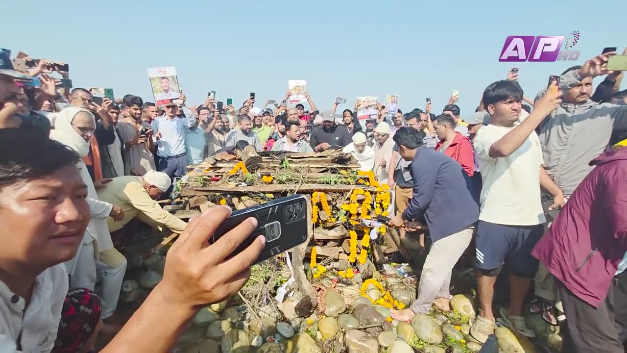 गाजामा अस्ताएका विपिनको महाकाली नदीमा अन्त्येष्टि | AP REPORT | AP1HD