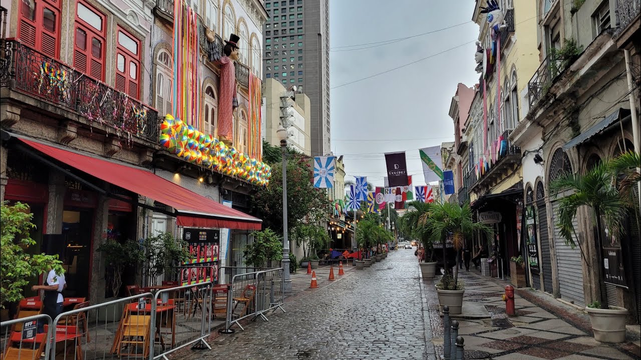 Conheça a famosa Rua do Lavradio na Lapa. 📍