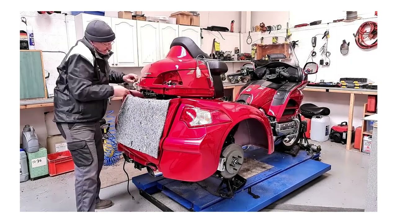 T059 2017 GL1800 Gen 2 - Motor Trike Razor Build - Body Shell Install