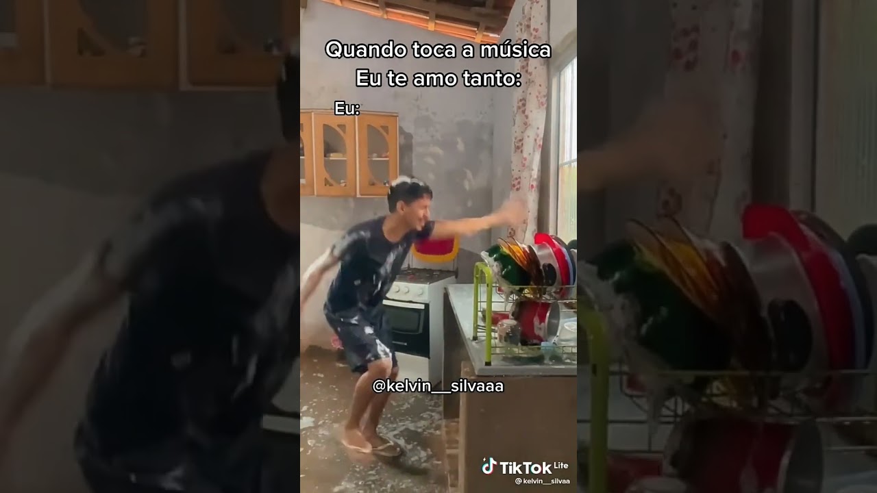 eu quando nao quero lavar lou&ccedil;a mais toca misica:eu te amo tanto