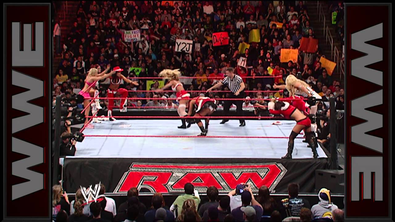 Eight-Diva Tag Team Match: Raw, Dec. 17, 2007