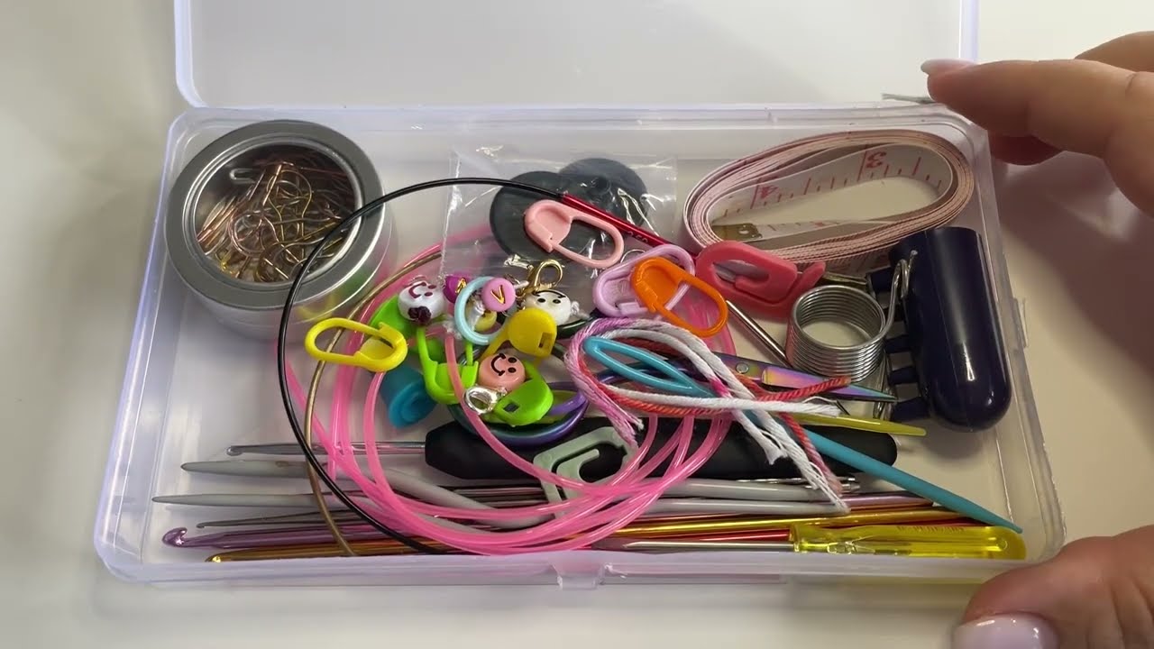 Was befindet sich in meiner Box mit Strickutensilien?