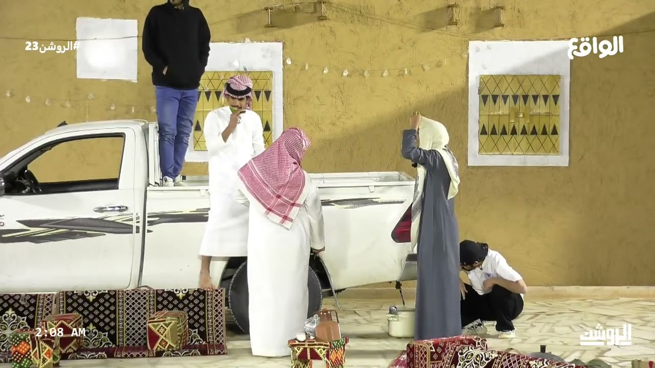سوالف الشباب فوق صندوق السيارة ! | عمر بن هذال ، محمد العويسي ، خلف القحطاني ، جبر #الروشن23