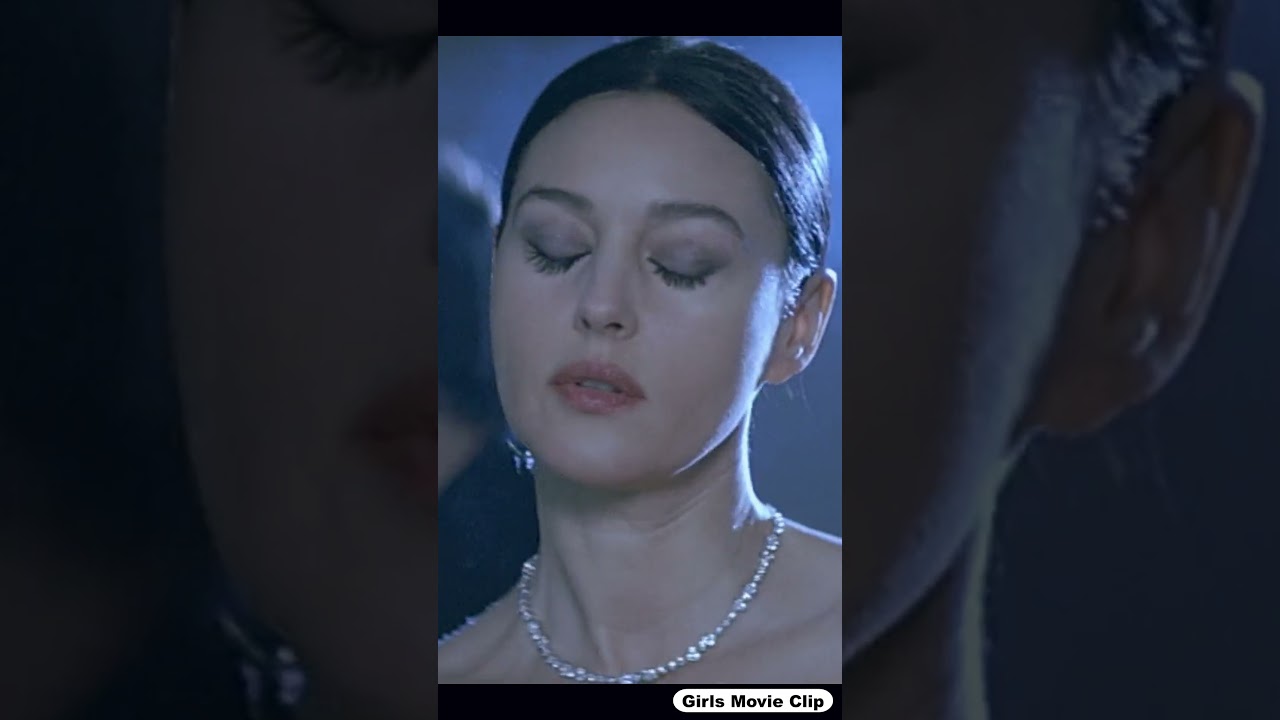 Monica Bellucci bailando con un vestido negro #shortsvideo #shortsfeed #shorts