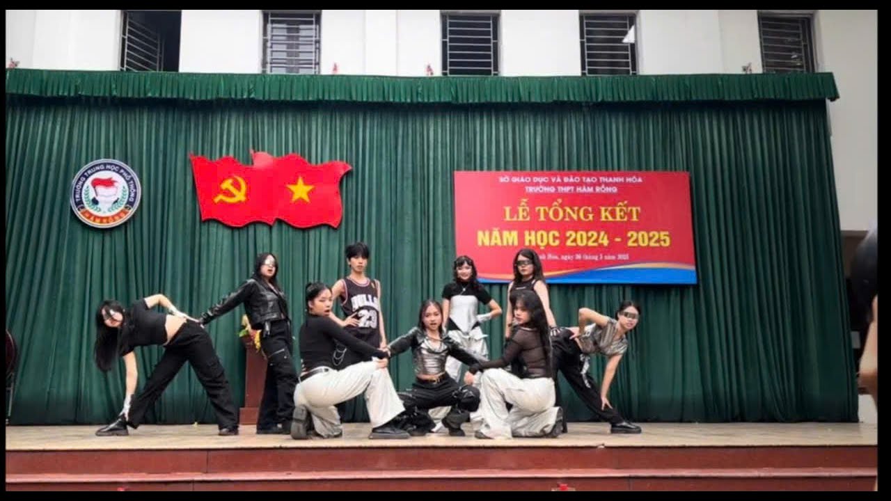[ BÙNG NỔ VỚI TIẾT MỤC TẠI LỄ BẾ GIẢNG NĂM HỌC 2024 - 2025||  LIKE JENNIE-WHIPLASH (AESPA)]