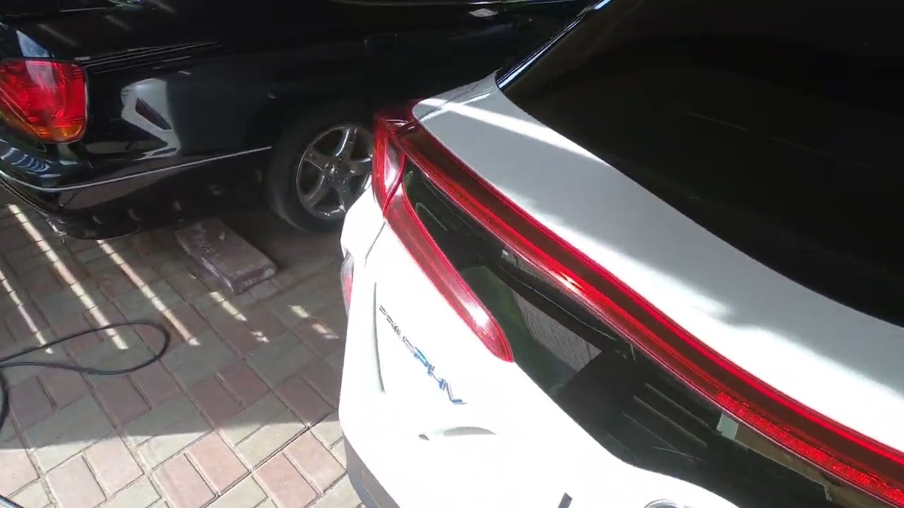 Toyota Prius PHV 52 plug-in Расход меньше двух литров.Но есть ньюанс.