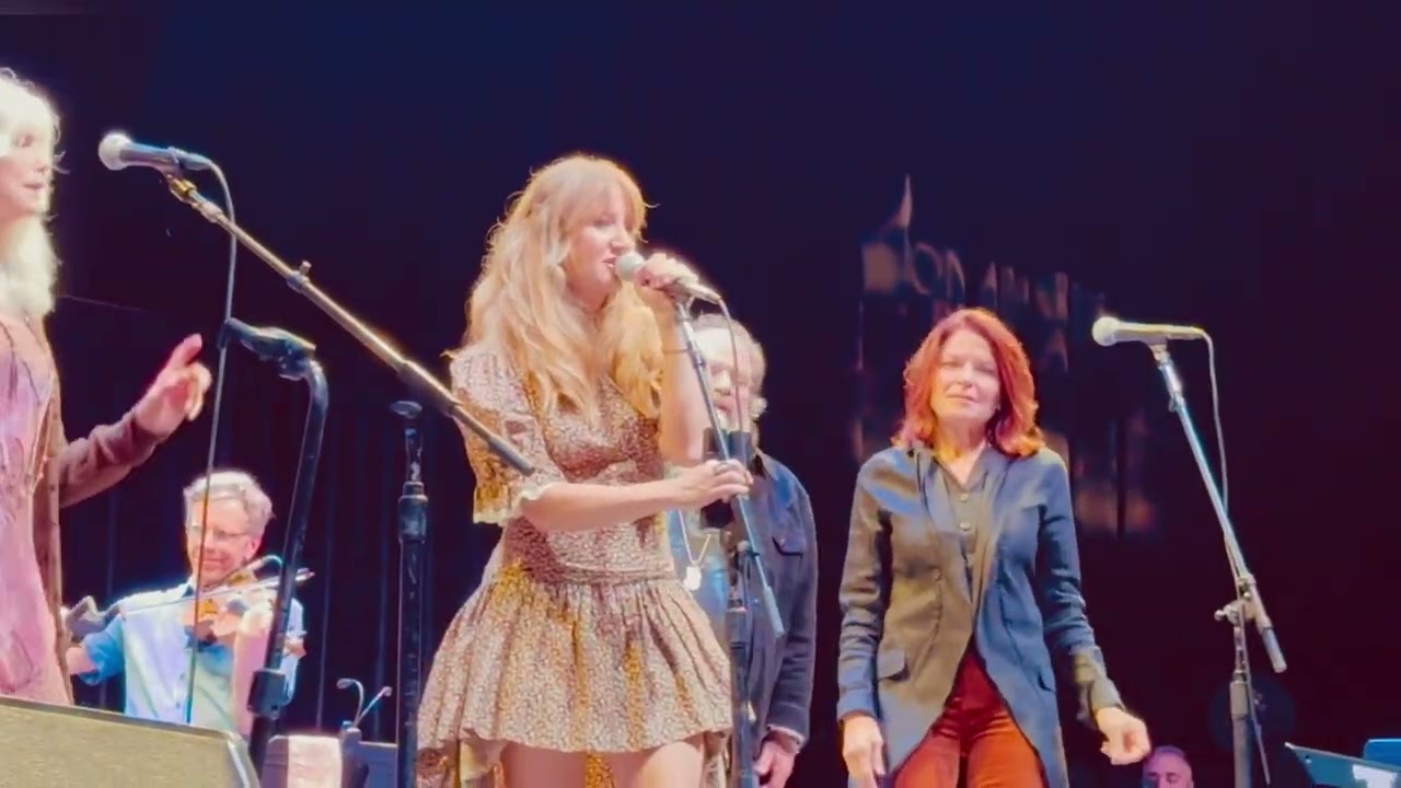 Emmylou Harris, Margo Price, Bonnie Raitt “Save the Last Dance for Me” (San Francisco, 2 Oct. 2025)