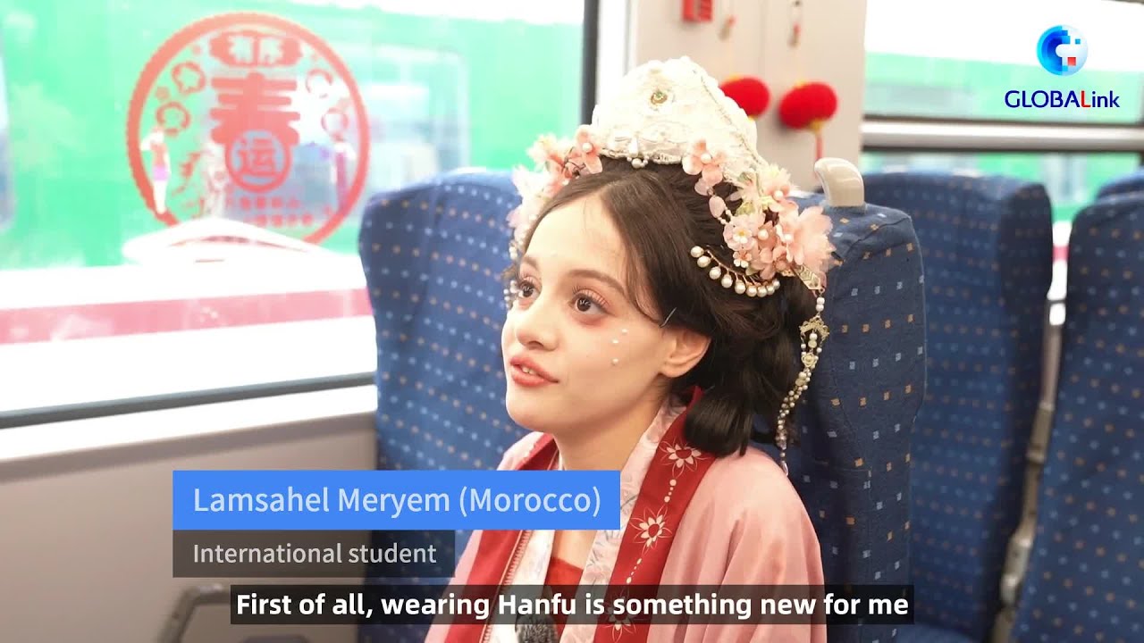 GLOBALink | Spring Festival gala aboard a moving train