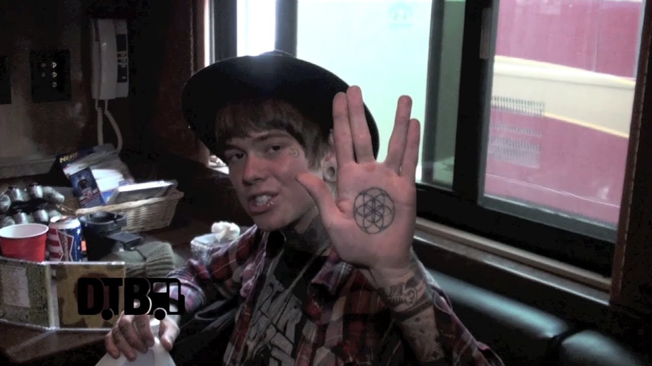 Never Shout Never / Christofer Drew - CRAZY TOUR STORIES Ep. 26 [Warped Edition 2013]