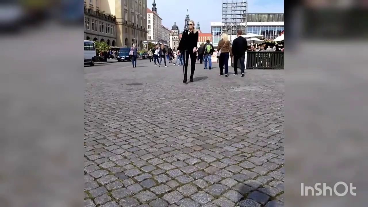 Caribig in shiny wetlook tight leggings is walking on the Dresden Altmarkt.
