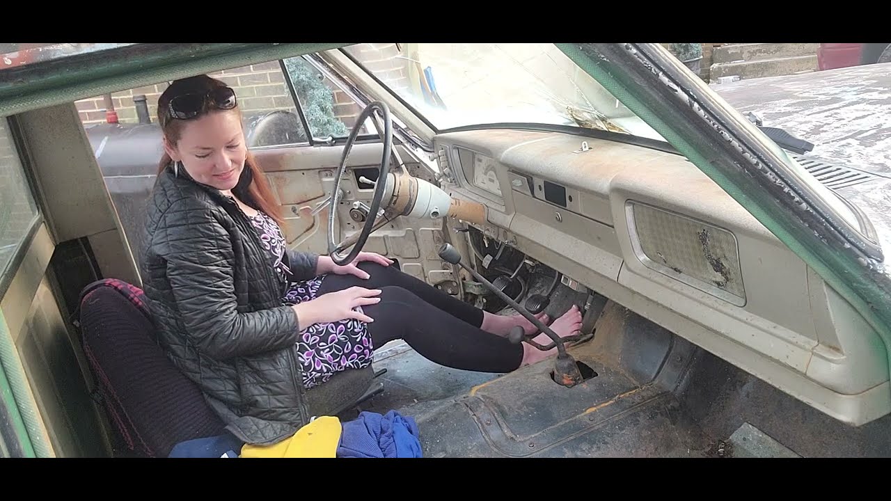 CRANKING | 1963 GLADIATOR JEEP | SHE'S A BIT STUBBORN TODAY