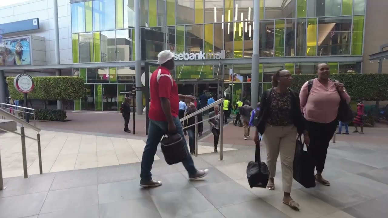 Exploring Rosebank Mall 'The Zone' For the First Time! 🇿🇦 It Was a Beautiful Tour