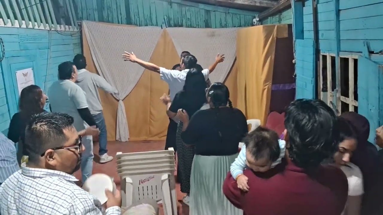 Iglesia el shaddai tuxtla Gutiérrez chiapas En la alabanza pastor Rosales Aleman Francisco 