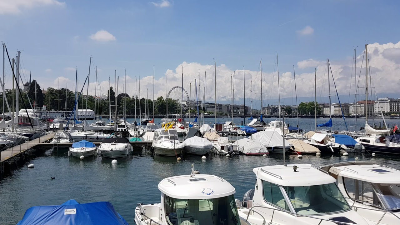 The&nbsp;Jet d'Eau is a large&nbsp;fountain&nbsp;in&nbsp;Geneva,&nbsp;Switzerland