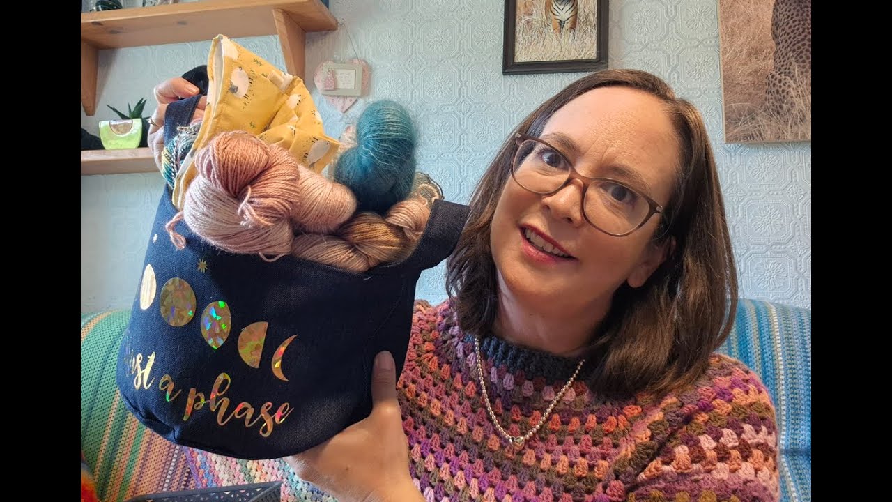 Episode 8 - Crochet and knitting podcast. Southern wool show haul and many WIPs