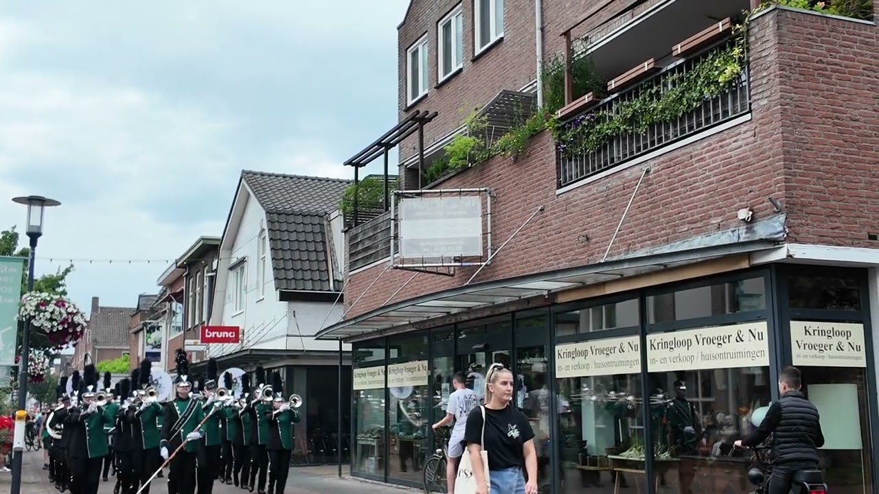excelsior renkum tijdens de streetparade in renkum