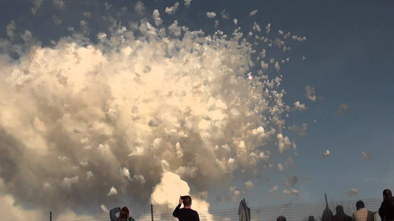 ADELFIA : feu d'artifice de jour