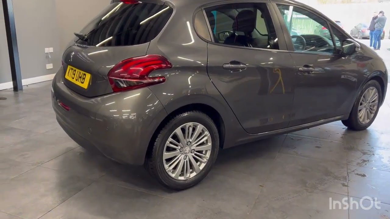PEUGEOT 208 1 2 PURETECH S:S SIGNATURE 5d 82 BHP