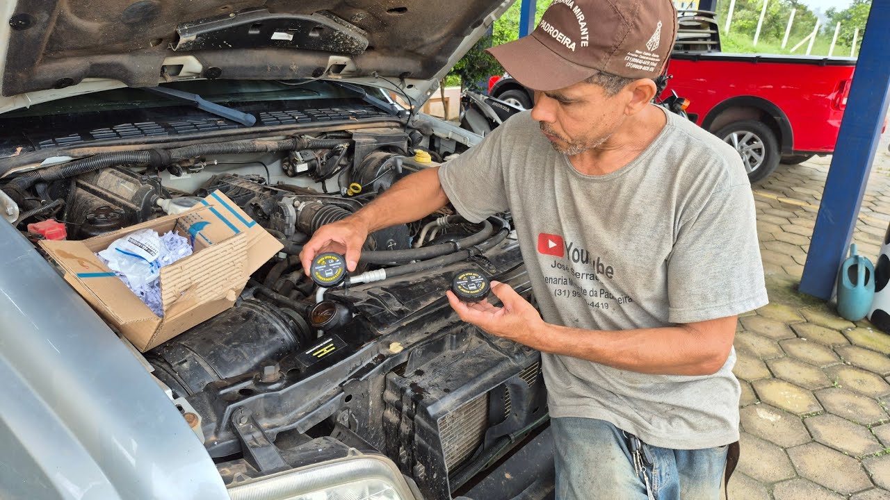 trocando a tampa do radiador da S10 por que estava dando ar no sistema