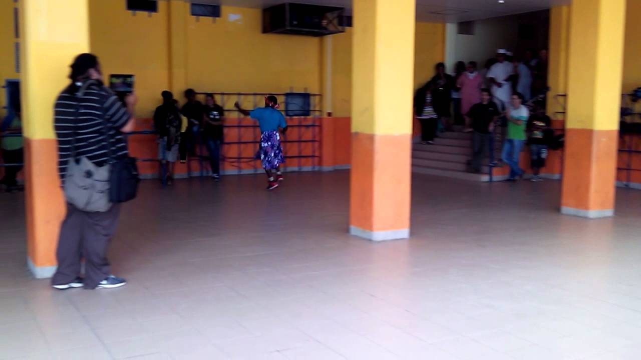 Souvenir des 40 ans du Lycée Pétro Attiti ( 2014 )