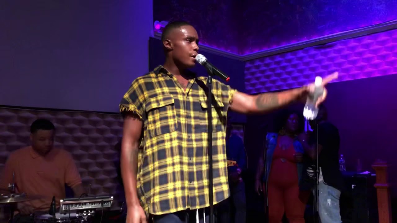 Avery Wilson singing “Weak” by SWV