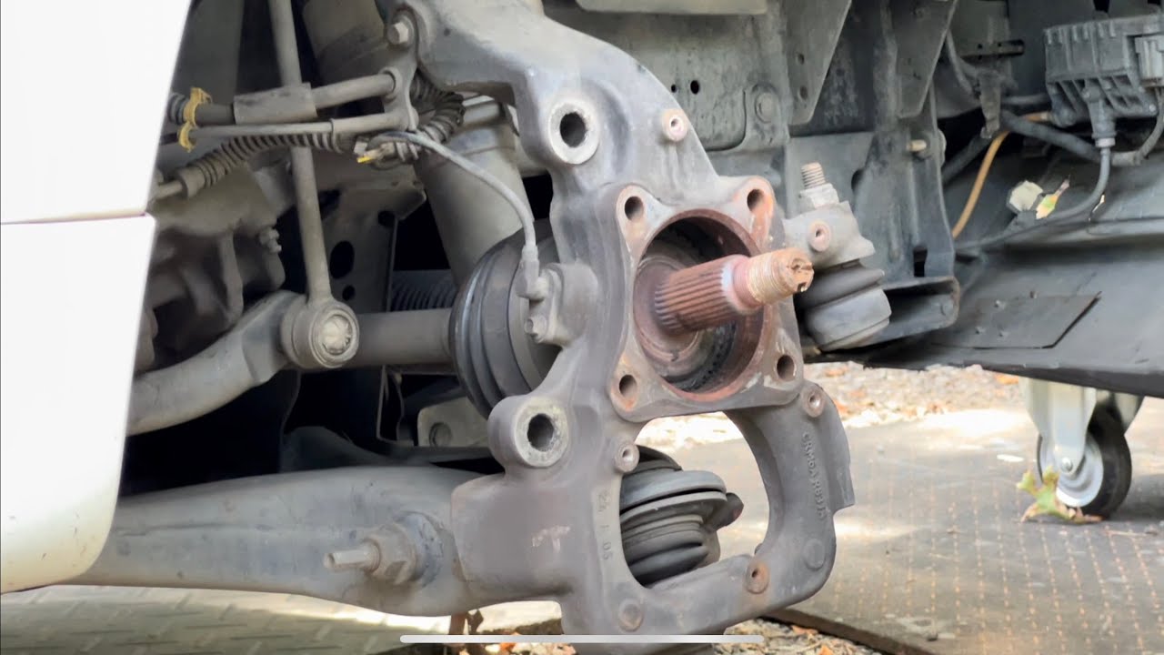 2006 Range Rover HSE: Troubleshooting Strange Scraping Sound | Brake, Rotor & Bearing Replacement