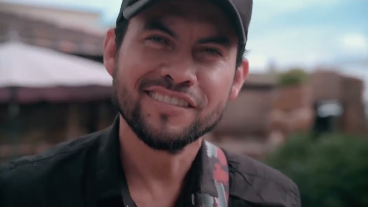 Los Doctores de la Carranga y El Campesino youtuber