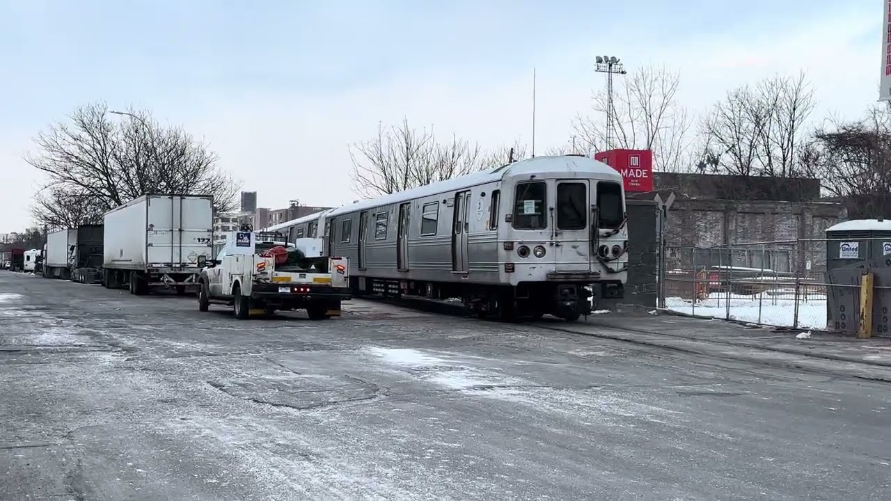 [SCRAP MOVE] R-46 5562-5565 & 6046-6049 Transferred from SBK to 65th Street Yard