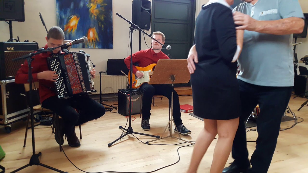 Have you ever seen the rain - Nielsen Family [accordion]