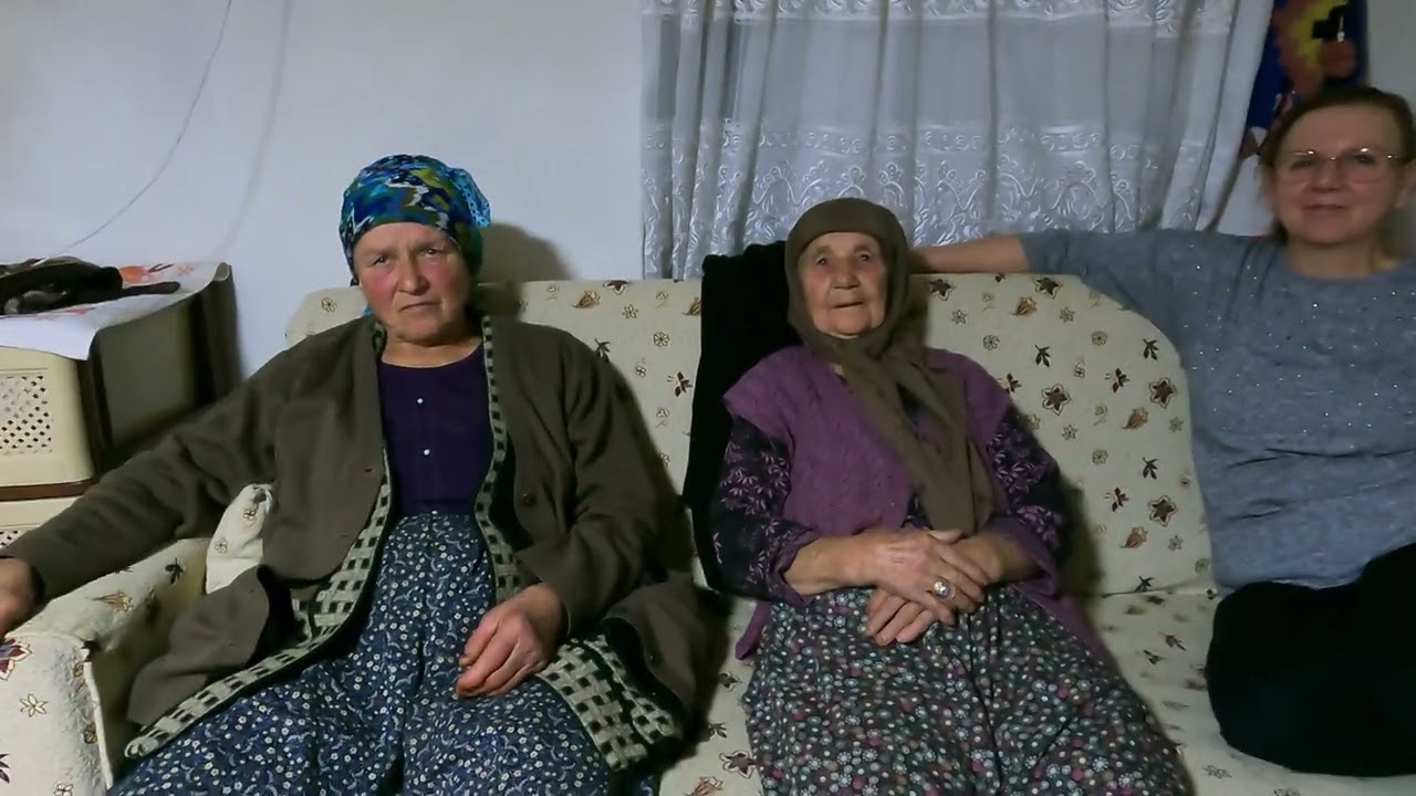 Gece köye gittik. Teyzem ve Ananem çok şaşırdı.Gizli bir şeyler yapmış gibiler. #HolidayswithYouTube