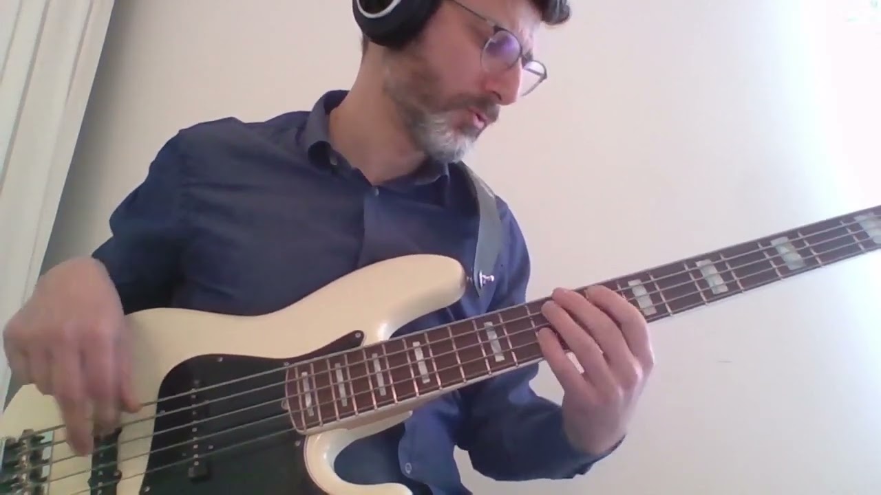 Around The World - Daft Punk (bass cover)