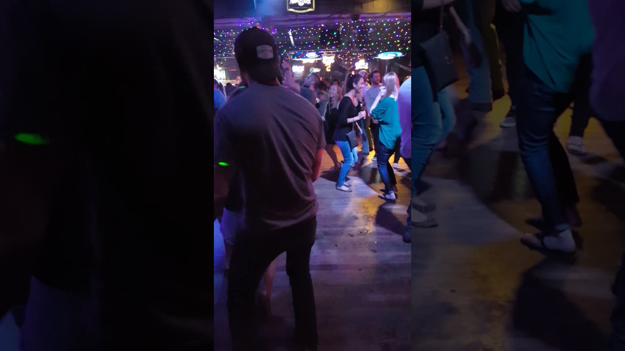 Get Low dancing @ Dixie Roadhouse