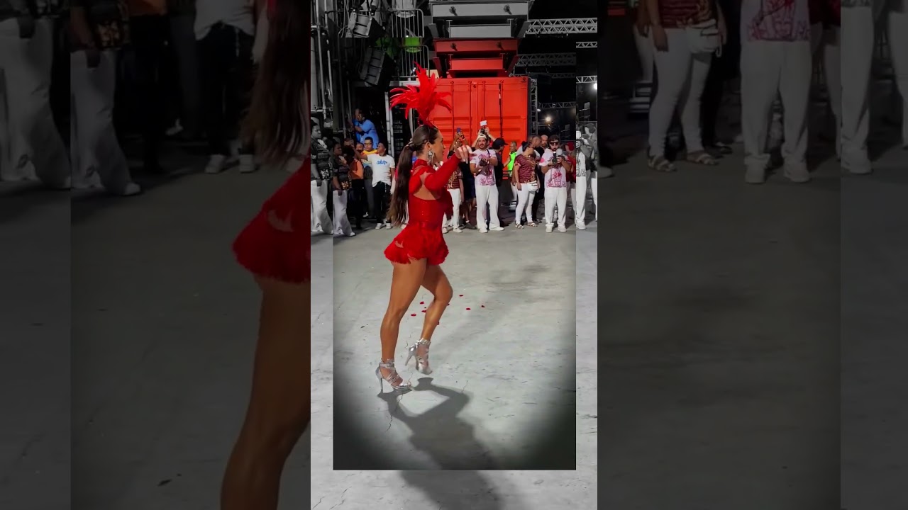 Fl&aacute;via Alessandra sambando no ensaio t&eacute;cnico do Salgueiro na Sapuca&iacute; | Rio Carnaval 2025