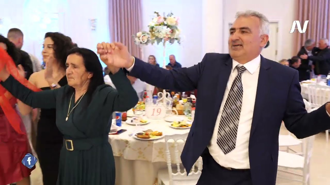 Familja hap Dasmen me valle sipas Traditave të Veriut me Tupana